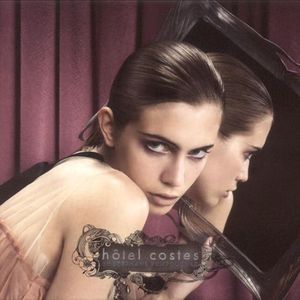 美女露胸无遮挡
